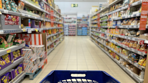 how late is the closest grocery store open